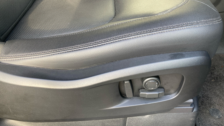 Land Rover Defender 3.0 D250 X-Dynamic SE 90 3dr Auto Diesel Estate